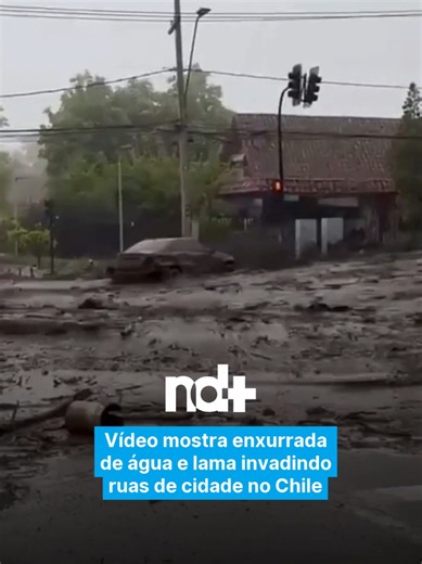 Um forte deslizamento de terra atingiu a cidade de Las Condes, na Região Metropolitana de Santiago, no Chile, transformando ruas em um verdadeiro “mar de lama”. O desastre, impulsionado pelas chuvas associadas ao fenômeno El Niño e agravado pelas consequências dos incêndios florestais do último verão, deixou um rastro de destruição. Créditos: alertarojanot/X #notícias #chile #desastre #lama #mundo