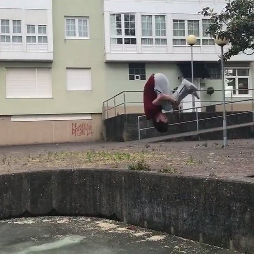 How to do explosive squats 😜 By Instagram.com/shifer_what | SPORTbible