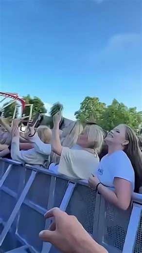 Réparation téléphone, console ou PC à Bruxelles 🔥 Chez Wi-Fix, on transforme un appareil cassé en appareil comme neuf 👨‍🔧 Smartphone, PS5, ordinateur, tablette, etc... : ✔️ Diagnostic rapide ✔️ Réparation efficace ✔️ Résultat clean 📍 Wi-Fix Bruxelles – réparation électronique & téléphonie