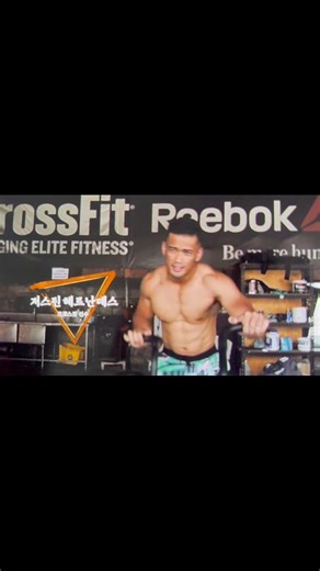 Meet Justin Hernandez, the CrossFit champ stepping in for Manny Pacquiao on Physical: Asia! 🇵🇭Now it’s do-or-die — can he save Team PH from elimination in the Sack Toss Challenge against Eddie of Australia and Ammotti of Korea?💥#PhysicalAsia #JustinHernandez #MannyPacquiao #TeamPhilippines #NetflixPH | UrbanTribe PH