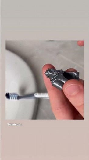 Shrek como dispensador de pasta de dientes, imprescindible