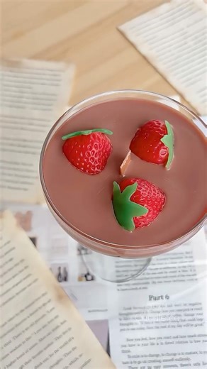 How I made strawberry choco candle 🍓🍫| DIY Dessert Candle