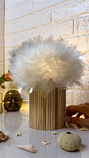 ROYS MAKER on Instagram: "DIY Flower Lamp 💐💡 . . . #diy #craft #flower #lampshade #roysmaker"