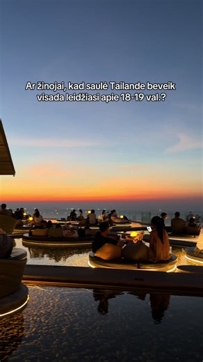 Saulė Tailande leidžiasi panašiu metu visus metus, nes šalis yra arti pusiaujo 🌍☀️ Čia dienos ilgis beveik nesikeičia tarp sezonų 📅, todėl ir saulėtekis/saulėlydis “laikosi” labai panašiu laiku ⏰✨ O kuo šalis toliau nuo pusiaujo (pvz., Lietuva 🇱🇹), tuo labiau keičiasi dienos ilgis per metus ❄️🌿: vasarą saulė leidžiasi labai vėlai 🌅, žiemą – labai anksti 🌙💛 #lietuva #tailandas #keliones #azija #saulelydis