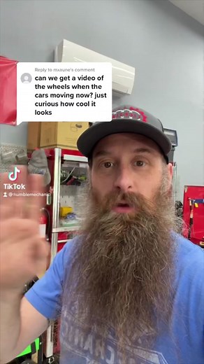 Dynamic Center Caps in Action | VW Golf