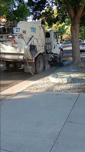Tymco 600 Air Street Sweeper