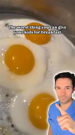 Dr.Adrian | THYROID, PCOS, GUT & HORMONES on Instagram: "I don’t believe oatmeal is inherently bad for health. However, eaten in large quantities, especially without protein and fats, it can cause sleepiness, energy crashes, and poor blood sugar control. In excess, oats also contain phytates, which may reduce the absorption of minerals like iron, zinc, and magnesium. That’s why for breakfast, a meal based on eggs with healthy fats is often a better choice, it provides stable energy, supports hor
