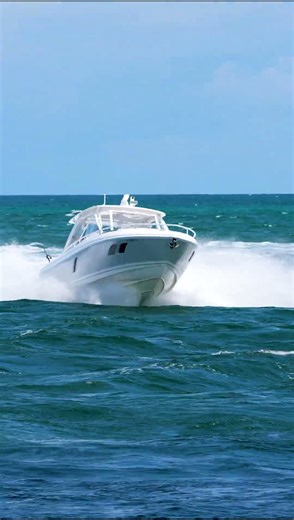 Racing the Tide – Long Boat Charging Through the Open Ocean"#boatracing #HighSpeedBoat#ocean