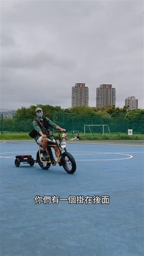原本只想找一台能載狗出門的電輔車， 認真研究後發現——Unimoke MK 全方位命中所有需求！ ⠀⠀⠀⠀ 🧠 為什麼最後選了它？ ① 外型夠帥，風格夠硬派 ② 有得獎、有閃標，騎得安心 ③ 100 零配件，組合多種情境 ④ DIY 改裝，滿足改車人的 Playground ⠀⠀⠀⠀ 正在規劃毛孩副駕改裝計畫嗎？ 👇🏻 是你會怎麼選： A. 要帥、能改、有風格 B. 要穩、要合法、上路安全 C. 以上 All in ，一台搞定 ⠀⠀⠀⠀ #UrbanDrivestyle #Unimok #ebike #胖胎電輔車 #毛孩專屬載具 #寵物專車 #文末有彩蛋🐾 | SEic單車工廠
