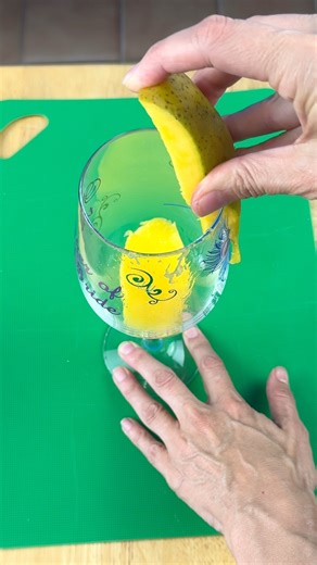 155K views · 88 reactions | Easily cut Mangos 省 #kitchenhacks #fruit #mango | Sara L | Facebook