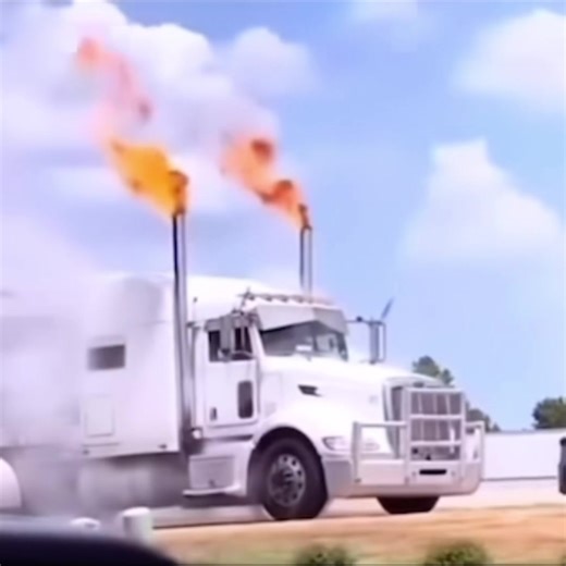 Peterbilt running away on the side of the highway😬 . #trucks #trucking #trucker #truckdriver #peterbilt #international #kenworth #semi #largecarmafia #dodge #diesel #dieseltrucks #dieselpower #dieselmechanic #diesellife #livetheshow #dynaflexusa #stance #power #speed #trending #viral | Bruce Wilson