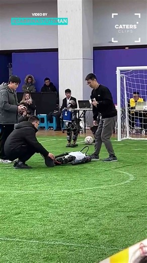 Robots play football