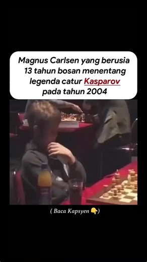 Sejarah dalam Bahasa Melayu on Instagram: "Pada tahun 2004, Magnus Carlsen yang berusia 13 tahun menjadi tajuk utama semasa kejohanan catur pantas apabila dia berdepan dengan legenda catur yang memerintah Garry Kasparov. Pertemuan itu berlaku di Reykjavik Rapid yang berprestij di Iceland—peringkat yang sesuai, kerana Carlsen sudah dianggap sebagai seorang yang luar biasa, manakala Kasparov adalah pemain nombor satu dunia yang tidak boleh dipertikaikan dan dianggap sebagai salah satu pemain terhe