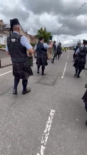 Pipe Bands❤️ . . . . . . . . . . . . . . . . . . . . . #Bagpipes #Kilts #marchingband #piper #pipeband #HighlandGames #HighlandPipes #BagpipePride #BagpipeTradition #pipebandlife #bagpipeband #kilted #bestchallenge #100kgchallenge #selfcare #moodchallengemoodchallenge #photography #photographychallenge #trending #love #music #aussie #australia | Australia Highland Gathering