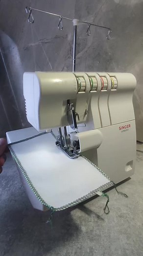 Surjeteuse 4 fils Singer 14SH644 en bon état - 1850 dh Livraison au Maroc