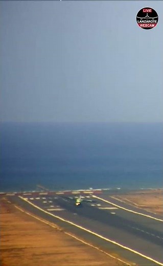 LANDING or AEROBATICS ? | LanzaroteWebcam