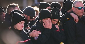 Suisse. « Vous attaquez les cicatrices » : Charlie Hebdo choque avec un nouveau dessin sur Crans-Montana