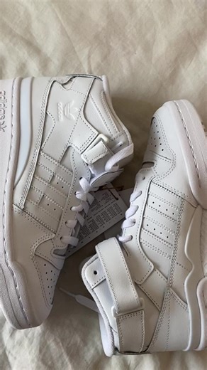 unboxing Adidas mid forum #unboxing #unboxingadidas #unboxingsneakers #whitesneakers #sneakersyouneed #fashiontiktok #inspovogue #inspovibesss #inspo2023 #basics #basicsneakers #sneakertok #thatgirl #scandinavianstyle #scandivianstyle #sneakershopping #capsulewardrobe #armariocapsula #unboxingaesthetic #aesthetic #aestheticvideos Unboxing sneakers Unboxing aesthetic Unboxing adidas White sneakers