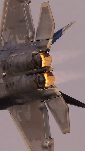 Razz lighting the ovens 🔥🔥 #aviation #flying #pilot #airforce #military #navy #airshow #aerobatics #avgeek #aviationlovers #instaplane #jet #fighterjet #aircraft #planeporn #aviationphotography #aviationlife #flight #pilotlife #airplane #aerospace #planespotting #aviation4all #aviationdaily #instaaviation | Air Supremacy