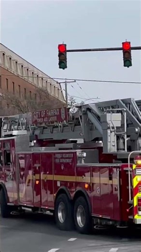 Fairfax city fire tower ladder 403 responding #fast #fire #ladder #emergency #automobile #iaff