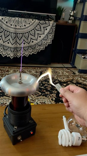 Half Bridge PLL Solid State Tesla Coil | Yanako Stuff