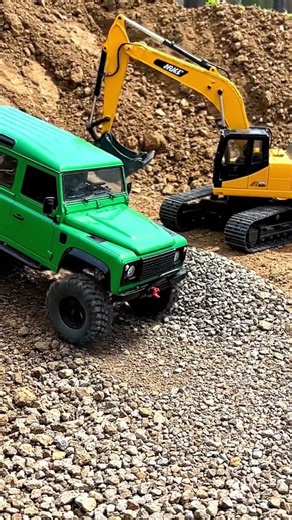 RC EXCAVATOR vs RC DEFENDER: IMPOSSIBLE DIG! 🚧