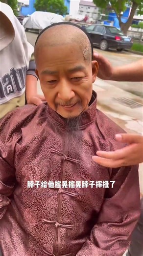 Wax person fell in transport but no damage, elderly smiled #Wax figure #Real wax person