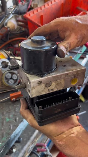 Así es un módulo de abs #mecanica #taller #autos | HazeGarage