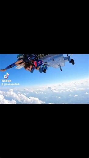 @Skydive Suffolk I'm pretty sure it's love. #skydive #paraplegic #spinalcordinjury #wegotjokes #ohnocantfeelmylegs
