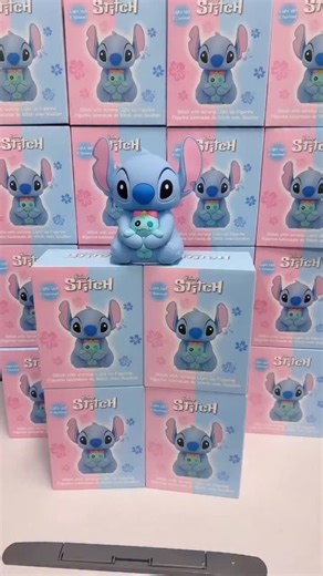 Shellhouse |荃灣｜史迪仔｜Stitch ｜史迪奇｜迪士尼｜Disney｜香港｜禮物 on Instagram: "抱小金🫂變色拍拍燈 三款亮度模式💡 白光 黃光都有齊 用手輕拍頭頂即可轉換模式🙌 要大家久等了🥹 之前預訂咗嘅客人我哋會馬上通知🌟 超級優惠價💜 原價$230 優惠價$208 係諗緊聖誕節入手嘅好時機🤩 ✨有興趣任意留言 會即刻Send價錢資料連結🔗比你😎❤️ 地址：荃灣大涌道18號國際企業中心三期705室 Address: RM 05, 7/F，International Enterprise Centre III, No. 18 Tai Chung Road, Tsuen Wan, N.T. Hong Kong 🏠門市營業時間 (日日營業❤️) 星期一至星期日： 下午12點 － 晚上8點 Opening Hours: Mon - Sun ：12:00- 20:00 網站：www.shellhousehk.com Facebook: https://www.facebook.com/shellhouses IG: shell.houses 