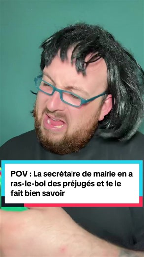 La secrétaire de mairie en colère contre les préjugés