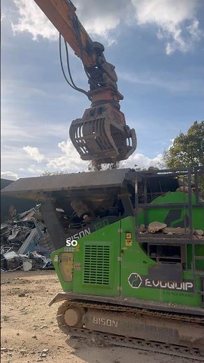 We’re CRUSHING it 👌🏼 today we’re busy crushing concrete and it’s going out the door #crusher #6f5