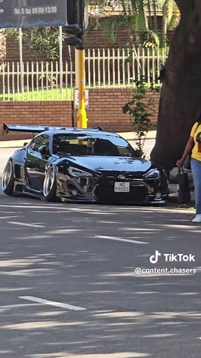 Car Reactions and Trends: Stance GT86 On The Floor