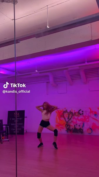 Look at you 👀 dc : joylin911 iammmmonroe #HELLO #헬로 #Kandis #캔디스