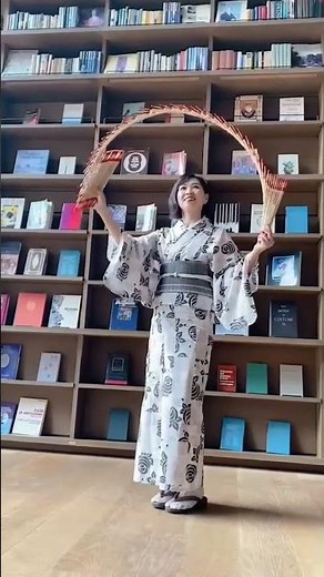 Performer of traditional Japanese art "Tamasudare".#南京玉すだれ #日本伝統芸能 #japan #着物