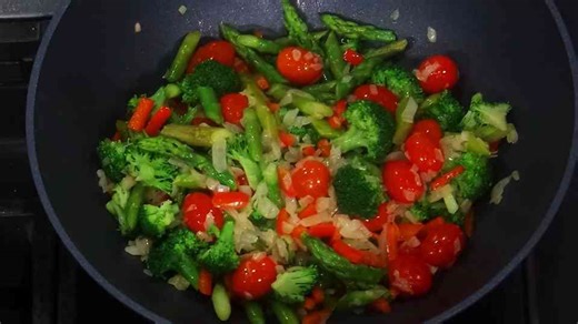 Chef Jean Pierre’s creamy cheesy garlicky pasta sauce