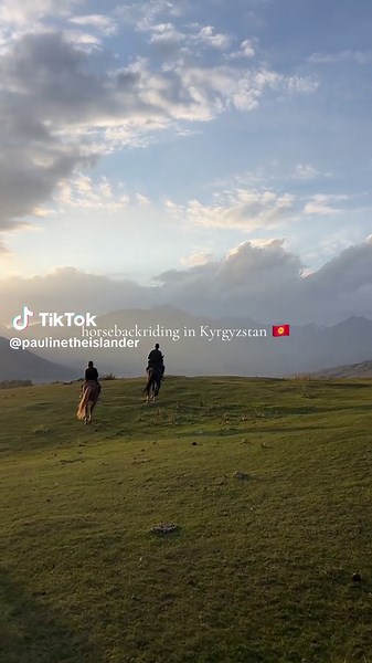 🐎 Horsebackriding in Kyrgyzstan 🇰🇬 #centralasia #kyrgyzstan #nomads #mountains #landscape #horsebackriding