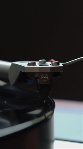 Keel SE is the highest-performance LP12 sub-chassis available, with superior stiffness, optimised resonant behaviour and ideal distribution of mass. Its intricate bracing structure, precision-machined from a single piece of aluminium, delivers a 300% increase in stiffness over previous designs. This pushes problematic acoustics vibrations to higher frequencies and reduces their energy, dramatically reducing their impact on your music. Keel SE's optimised resonant behaviour and ideal distribution