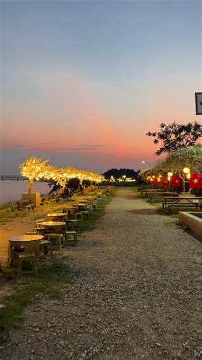 Hoàng hôn Trà Chanh Bờ Kè trước Lễ 30/4 - 1/5