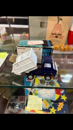 1K views · 14 reactions | Put a little love in your heart and someone else’s with the perfect gift for the holidays. #santascoming #HolidaysAreHere #PaducahAntiqueMall | Paducah Antique Mall | Facebook