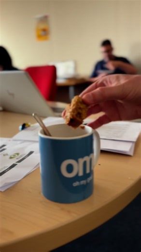 Soos menige Suid-Afrikaner, is RSG ook baie lief vir sy beskuit. 🫰Hoe geniet jy jou beskuit? ☕️👋Onthou, jy het nog tot 19 September om jou beste beskuit in te skryf vir Bakgat 2025! Al die info by rsg.co.za | RSG