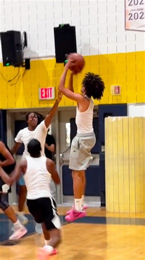 @nyc.hoopers on Instagram: "@theacademybx 2027 G @4pf_gioo was showcasing his abilities as a True PG using his play making IQ to find team mates & create offensive momentum. He also uses his handles/foot work to his advantage to score at will at all 3 levels at @theacademybx Open Run 😤😤"