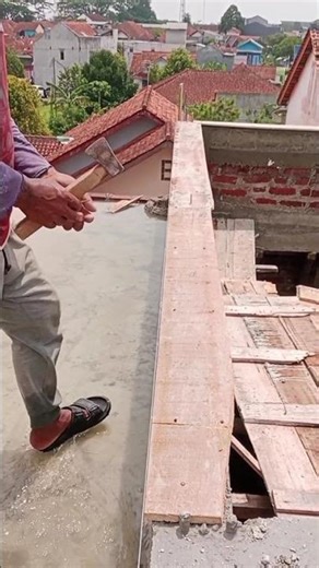 So that the installation of the plaster guide board is straighter, use thread as a reference.