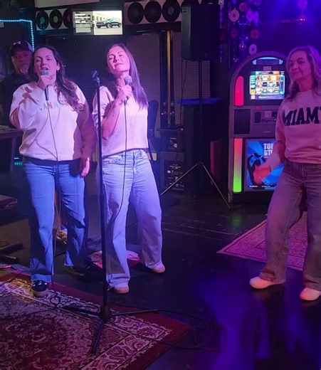 Friday night was an awesome show! ✨️🎶 #karaoke #walnutgrovepub #langley #surrey