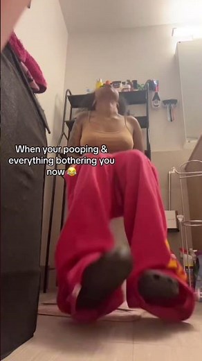 girl pooping 5