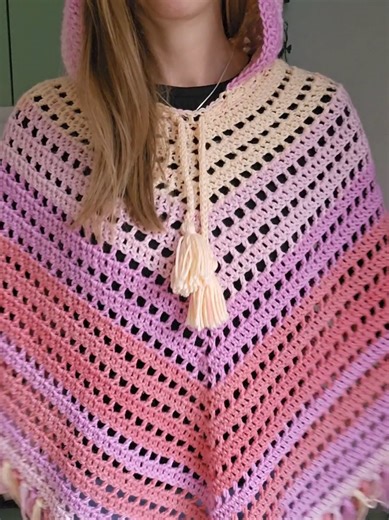 Poncho Patterns 😍🧶 🇺🇲🇳🇱 In my Etsy and Ravelry Shop, link in BIO Copyright @annahhaakt @that70s_crochet #Crochet #Crochetponcho #Crochetdesign #Crochetpattern #Crochetinspiration