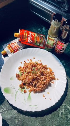 Chotu | Junior Chef 👩🏻‍🍳 on Instagram: "Schezwan fried rice 🍚😍 . . @nilons_india @nilons_pyaarkirasoi @chotuscookandchill 💌 . . Ingredients: - Rice Oil Garlic Ginger Green chilli Onions Capsicum Cabbage Carrot Peas Soyabean Nilons-soya sause ,tomato ketchup, schezwan chutney Coriender leaves Recipe:- 1-Heat the pan 2-Put oil in it 3-Add ginger garlic 4-Put some green chillies 5-Add onions and saute 6- Add capsicums and all the veggies 7-Add soyabean 8-Add nilons sauses and chutney 9-Add fr