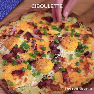 La pizza maison express à la pâte aux pommes de terre, au fromage et au bacon, pour un repas original et gourmand | Demotivateur Food