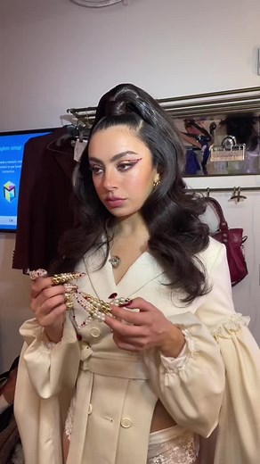 and thats on bugle fingers 💅🏼💅🏼