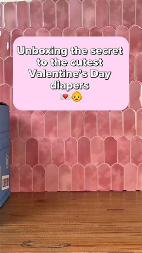 Adorable diapers your baby will love are the best gifts ever! 👼 Get 7 packs of comfy diapers, plus 4 packs of plant-based wipes, a full-sized freebie on your first purchase, all in a fun, craft-able playbox delivered right to your door! Save 20% off your first 3 months with your new subscription! | Hello Bello